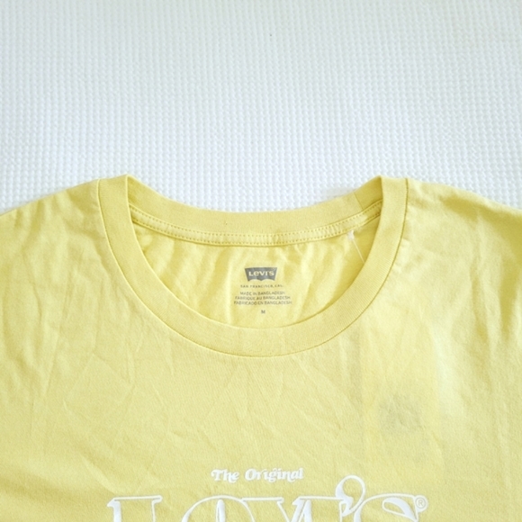 Levi's Lemon🍋 Yellow Logo Tee👕 - NWT - Picture 4 of 15
